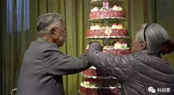 90岁褚时健反思：活着到底为什么（深度）